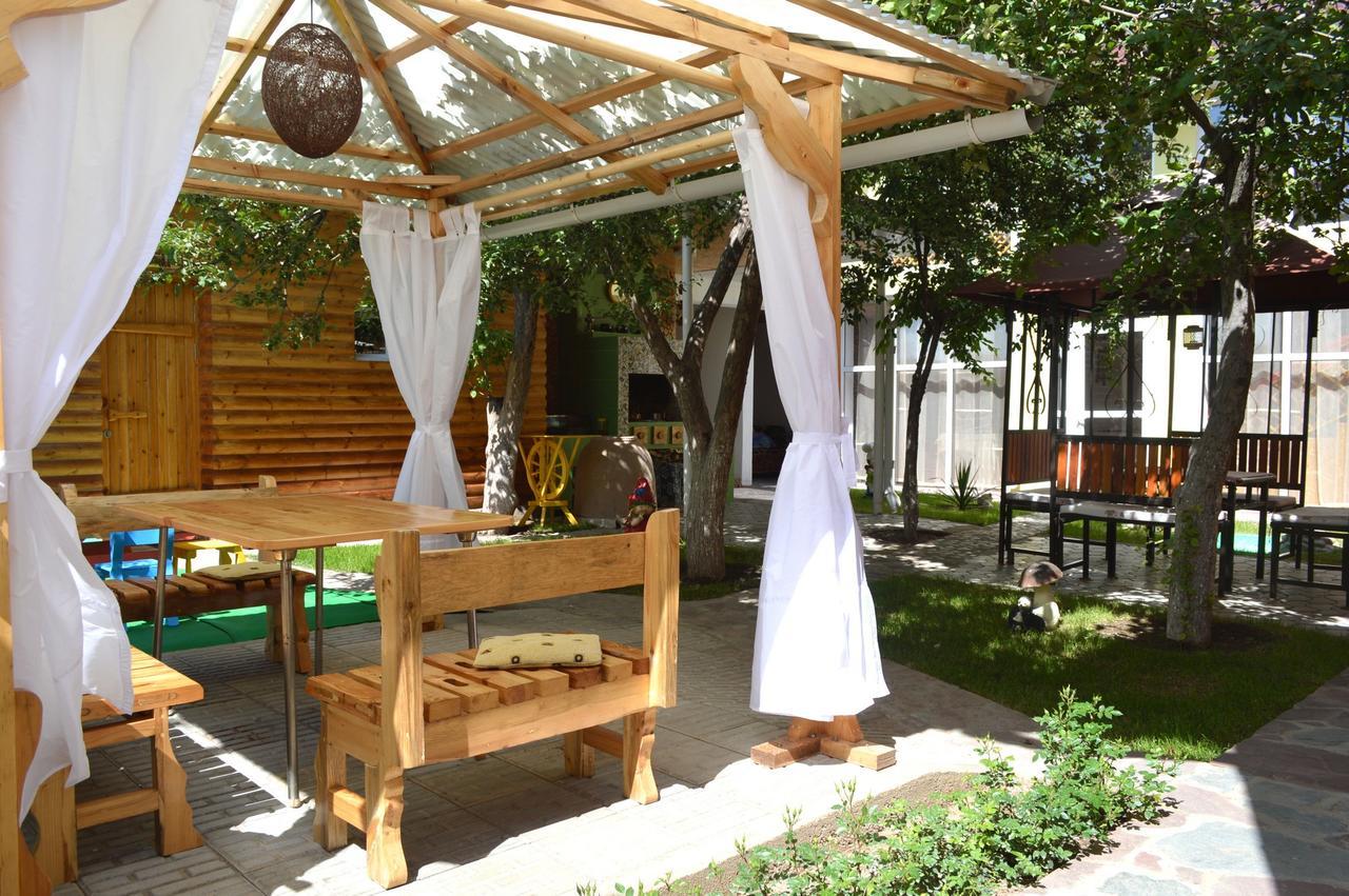 Osobyi Guest House Cholpon-Ata Exterior photo